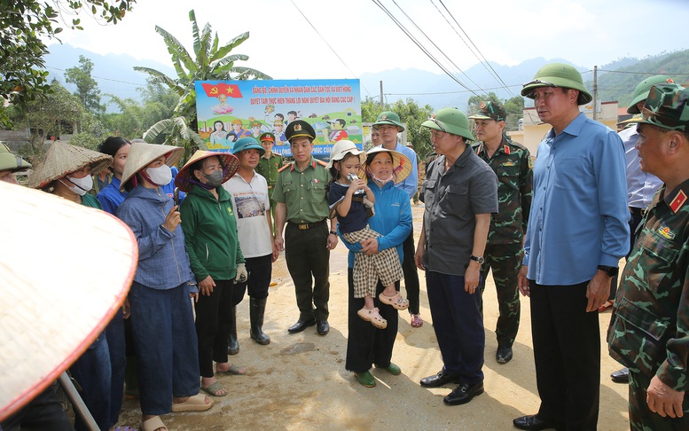 Phó Thủ tướng Trần Hồng Hà kiểm tra công tác khắc phục hậu quả bão số 10, chuẩn bị ứng phó với bão số 11 tại tỉnh Lào Cai