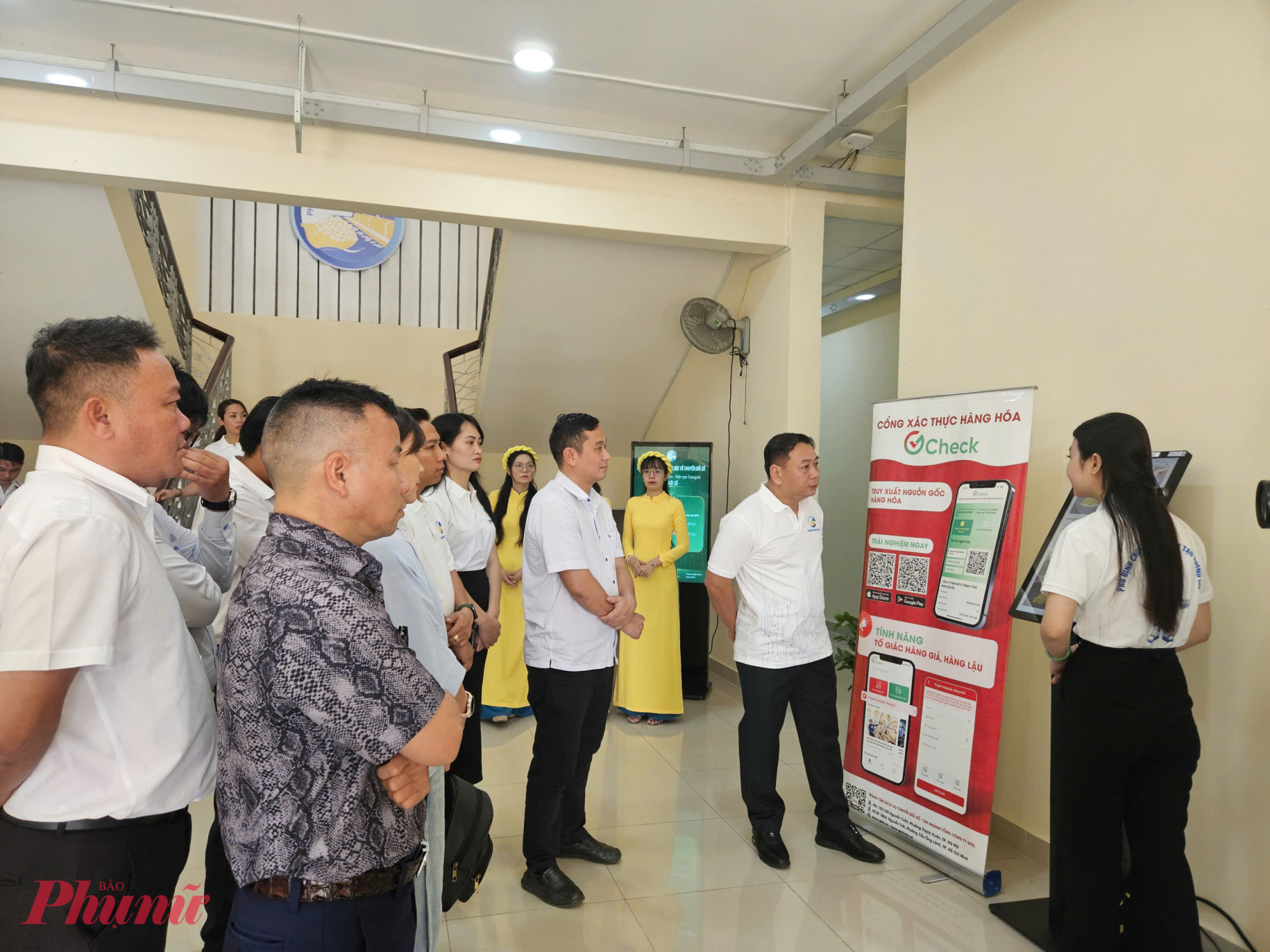 Phường Phú Định đưa chợ hoa Xuân 'Trên bến, dưới thuyền' lên không gian số