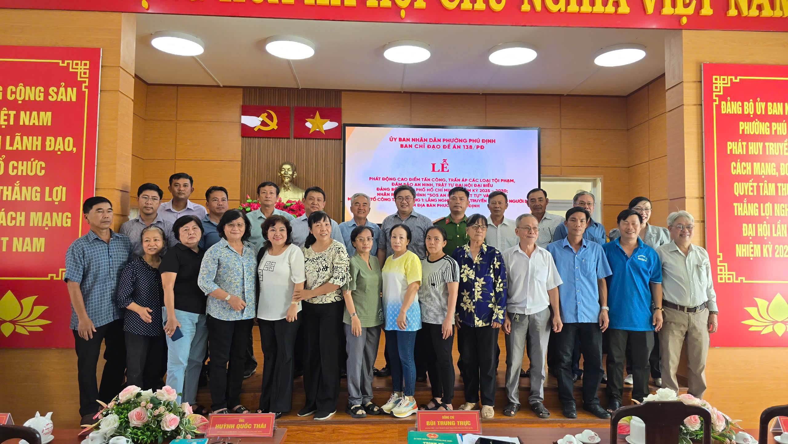 Công an Phường Phú Định ra mắt mô hình “SOS An ninh, trật tự” và “Tổ công tác 3 trong 1”: Phát huy sức mạnh tổng hợp, giữ vững bình yên địa bàn